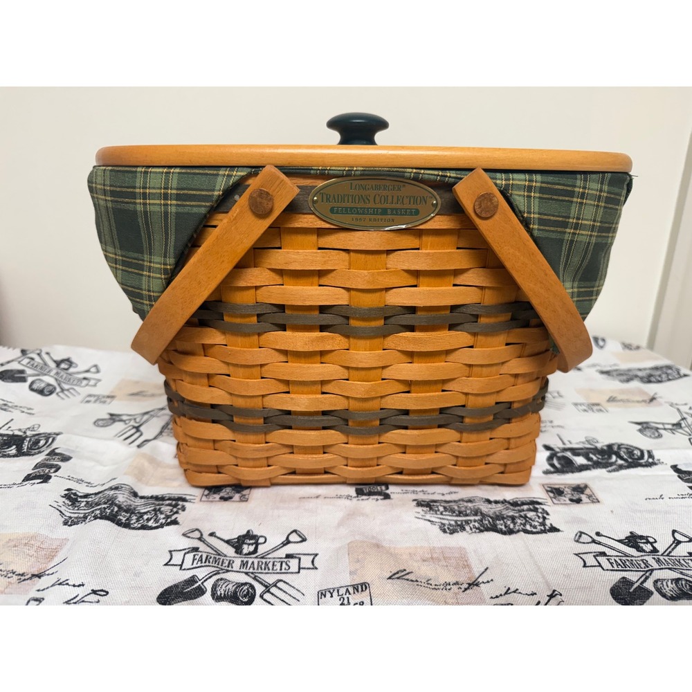 Longaberger Traditions Collection Fellowship Basket 1997 Edition Plaid Liner Lid